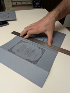 Marcher sur la queue de la comète, un recueil de poèmes de Jérémy Taburchi, édition bilingue français-niçois.